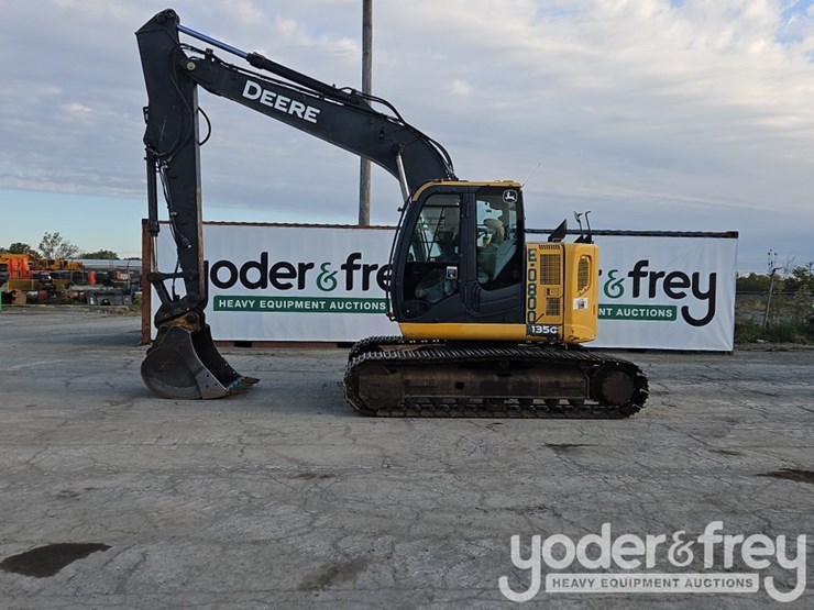 2016-deere-135g-image-2
