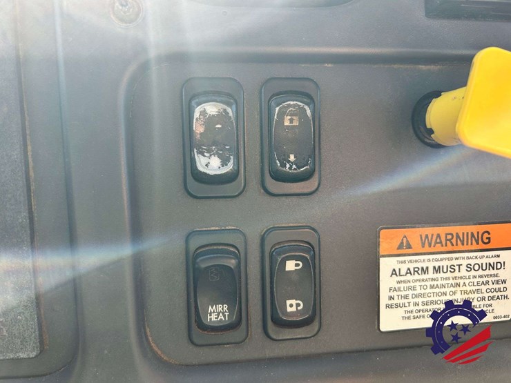 2019-freightliner-114sd-image-60