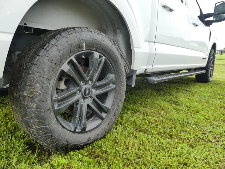 2021-ford-f150-xlt-image-6