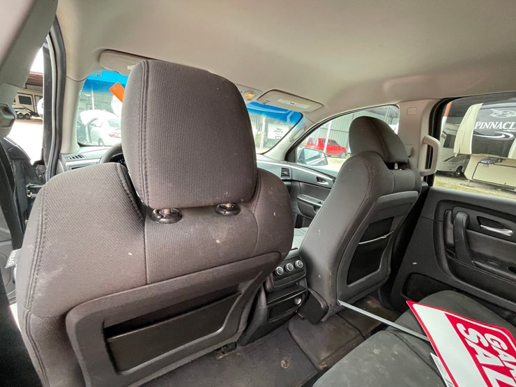 2010-chevrolet-traverse-image-38