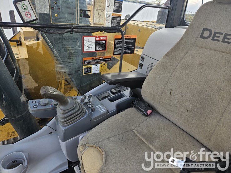 2016-deere-135g-image-41