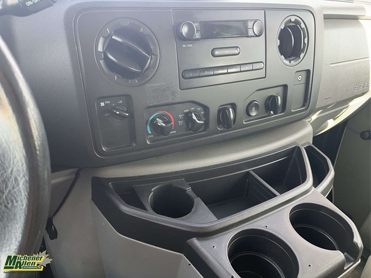2013-ford-cargo-image-15