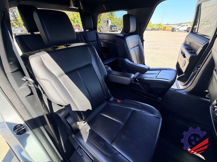 2021-ford-expedition-xlt-image-50