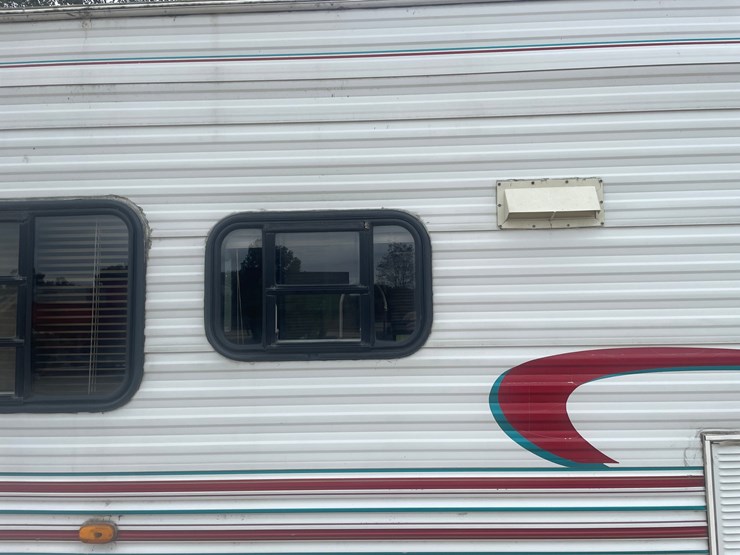 #1276-•-1998-jayco-eagle-304-camper-(has-mn-title)-image-35