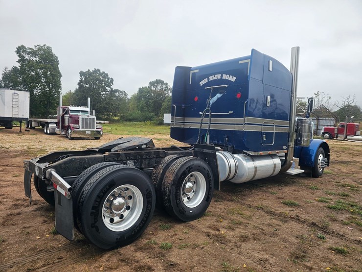 2001-peterbilt-379-image-17