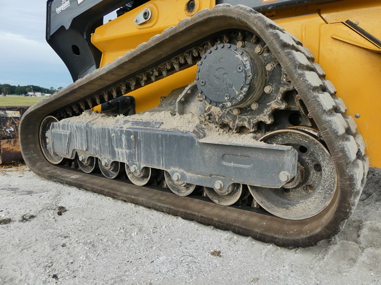deere-335p-image-5