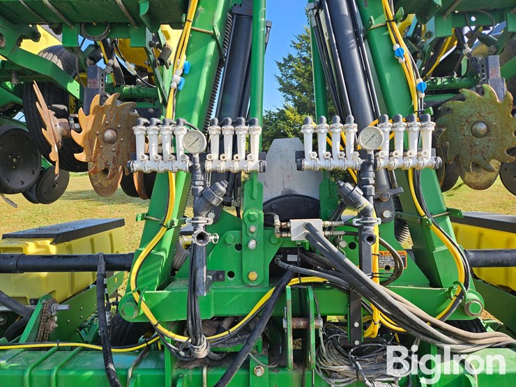 john-deere-1720-image-10