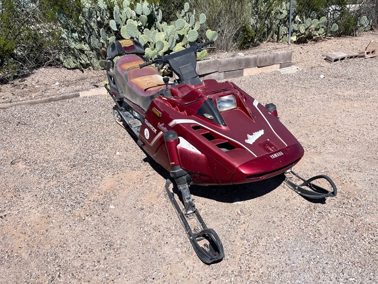 #2897-•-yamaha-venturo-snowmobile-image-3