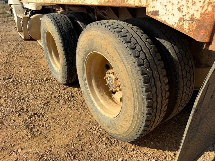2003-freightliner-fld120-image-155