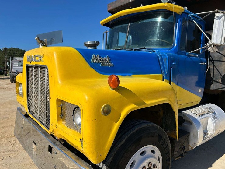 1989-mack-r688st-image-10