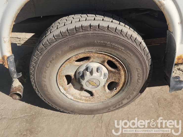 2005-chevrolet-3500-image-11