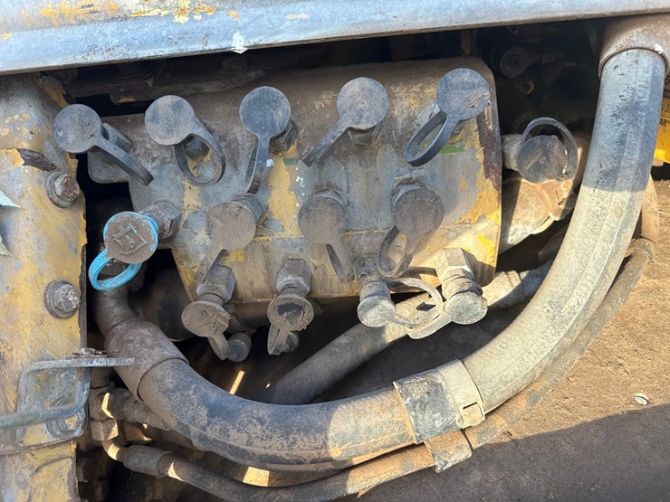 2005-caterpillar-d6n-lgp-image-22