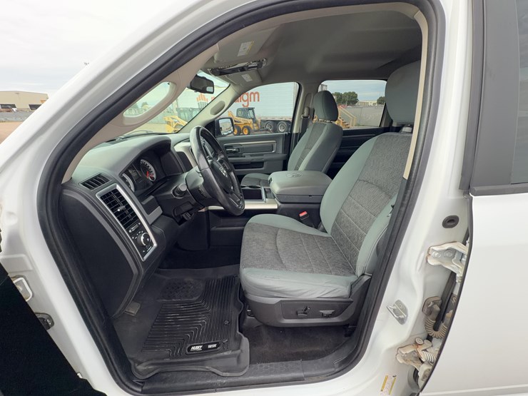 2014-dodge-1500-image-30