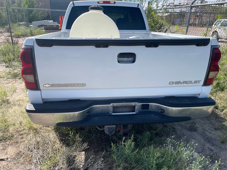2004-chevrolet-silverado-2500-image-27