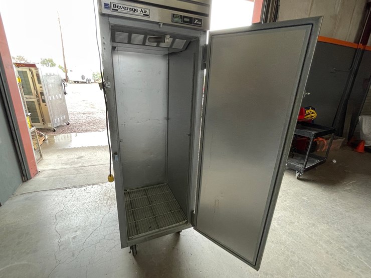 #4672-•-beverage-air-commercial-fridge-image-11