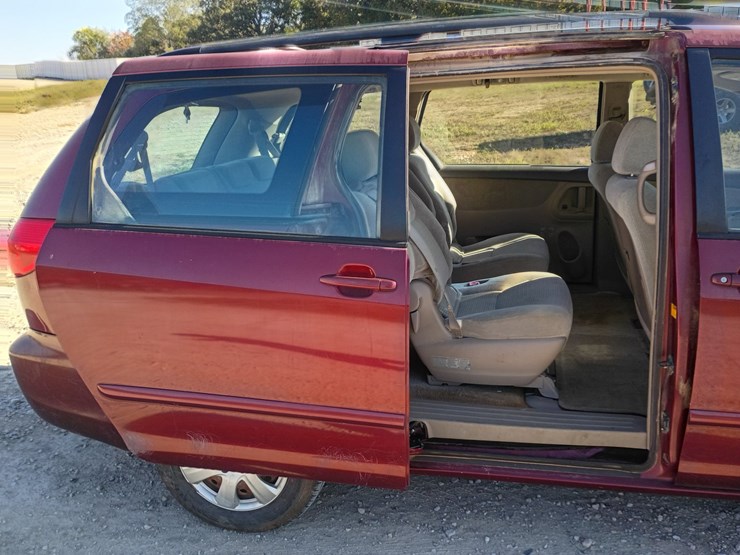 2006-toyota-sienna-image-57