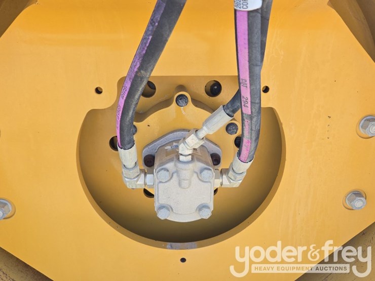 2021-caterpillar-cb34b-image-16