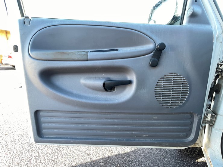 #2760-•-2001-dodge-ram-(title-in-delay)-image-23