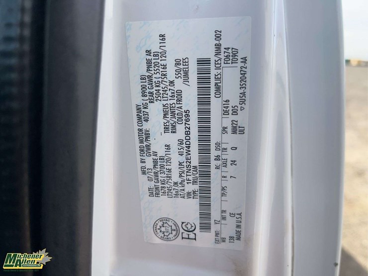 2013-ford-cargo-image-30