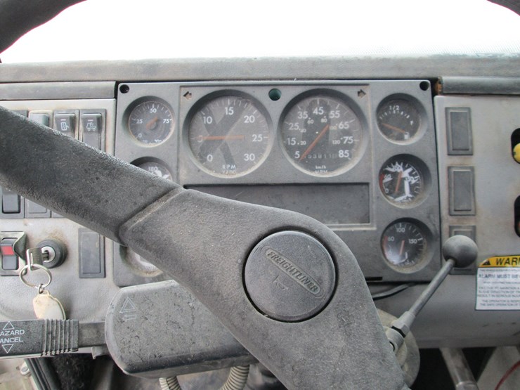 1998-freightliner-fl80-image-36