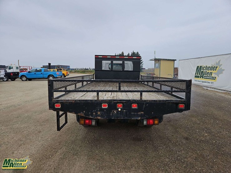 2005-gmc-w5500-image-11