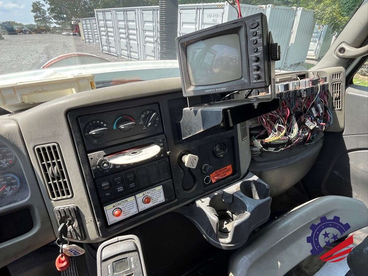 2009-international-sf637-t/a-hydrovac-truck-image-85