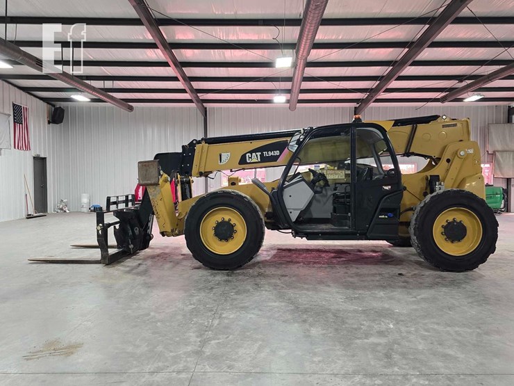 2018-caterpillar-tl943d-image-5