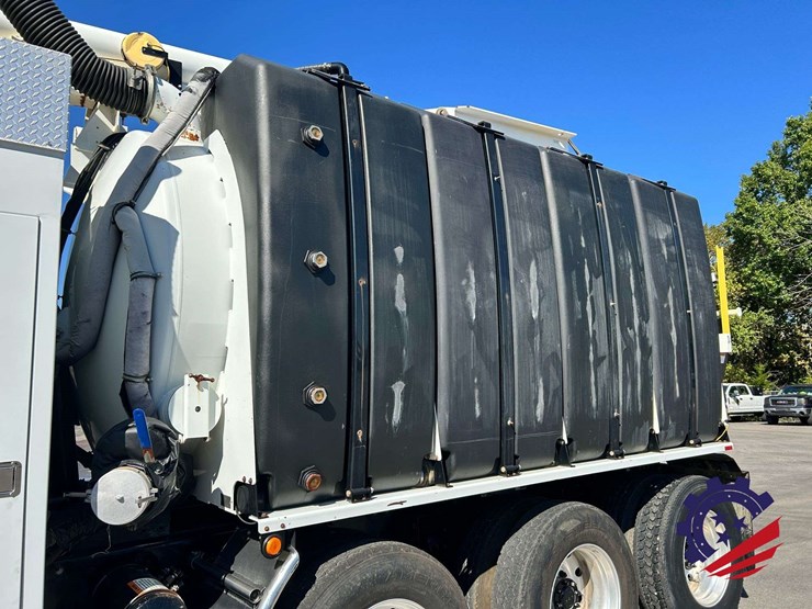 2020-peterbilt-567-image-63