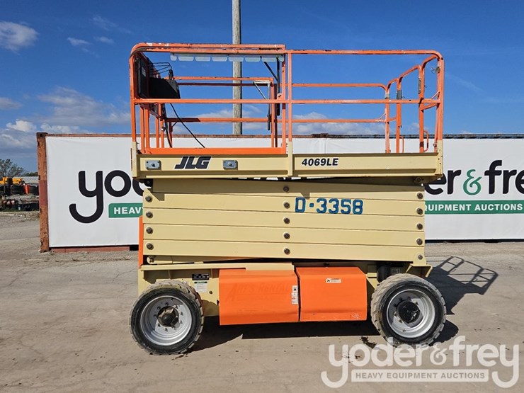2015-jlg-4069le-image-6