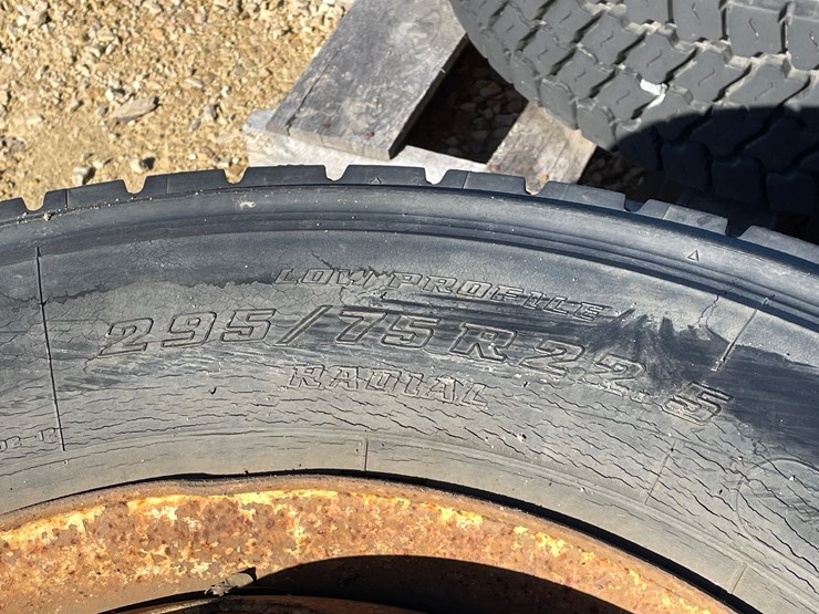 #3021-•-(4)-295/75r22.5-semi-drive-tires-and-rims-image-9