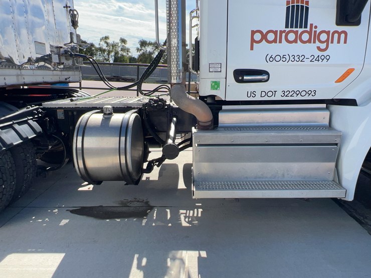 2018-peterbilt-579-image-41
