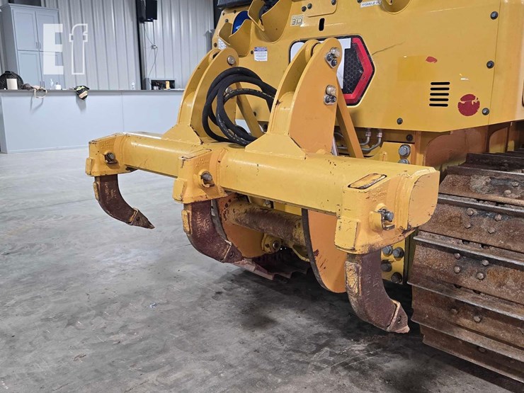 2021-caterpillar-d2-image-13