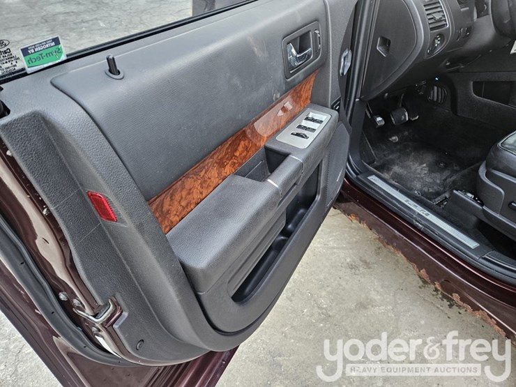 2010-ford-flex-image-16