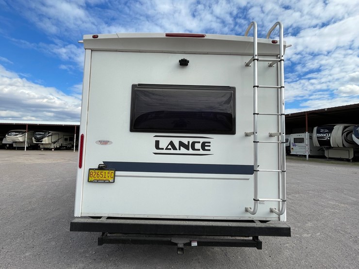 #2824-•-2022-lance-travel-trailer,-(has-new-mexico-title)-image-151