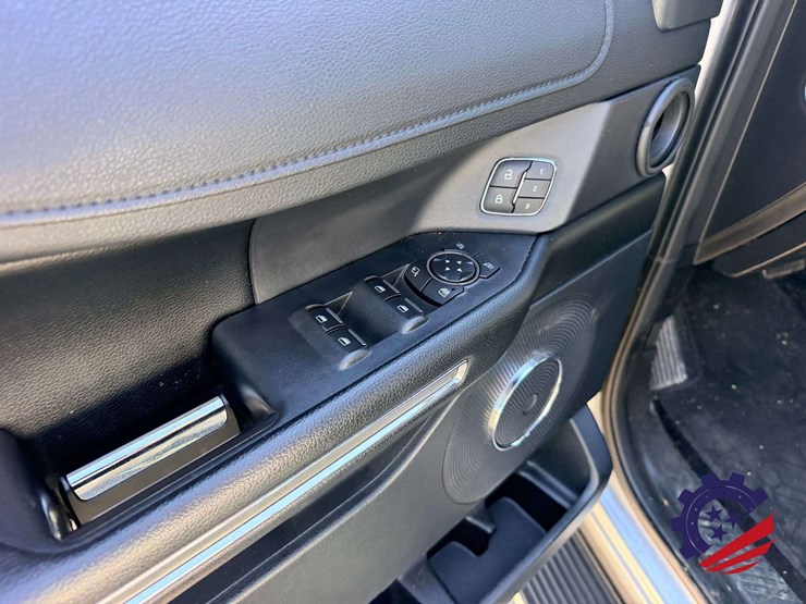 2021-ford-expedition-xlt-image-29
