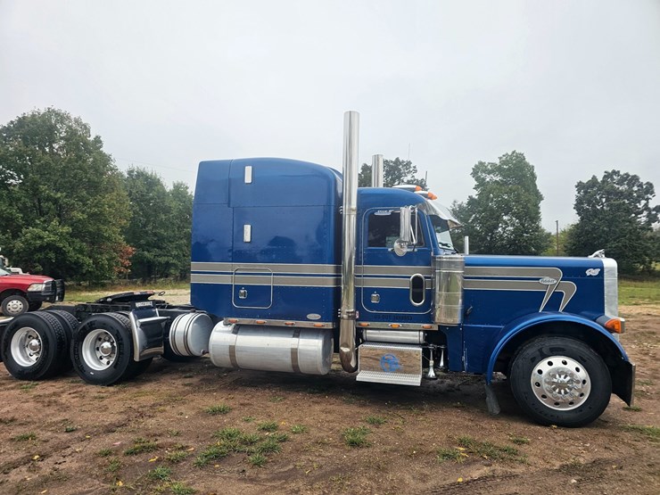 2001-peterbilt-379-image-22