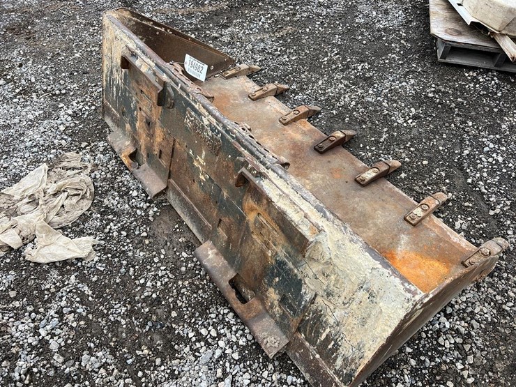bobcat-68”-skid-steer-tooth-bucket-image-3