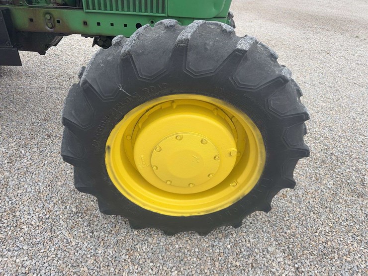 john-deere-3020-image-19