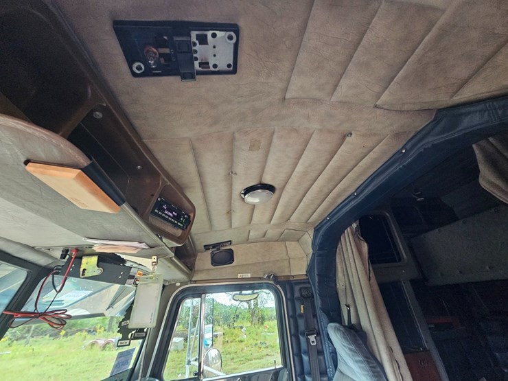 2001-peterbilt-379-image-49