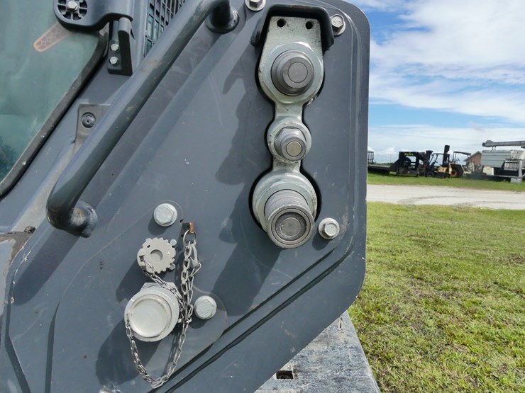 2025-deere-333p-image-12