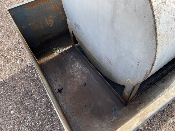 #4664-•-oil-tank-in-containment-bin-image-12