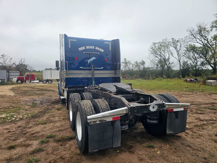 2001-peterbilt-379-image-13