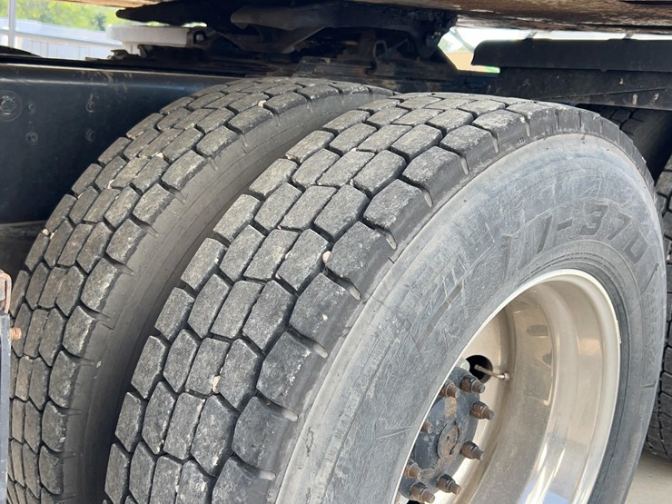 2018-peterbilt-579-image-59