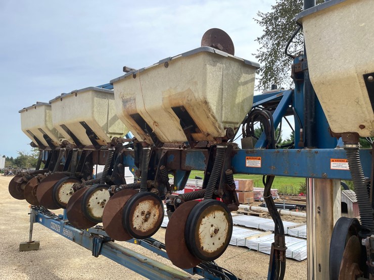 #1275-•-kinze-12'-corn-planter-image-27