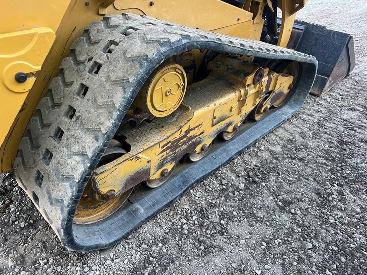 2020-caterpillar-259d3-image-16
