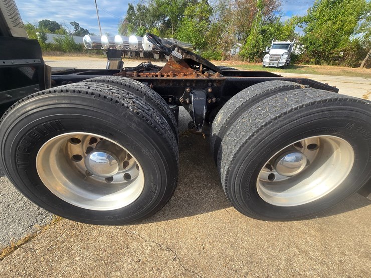 2006-freightliner-columbia-120-image-71