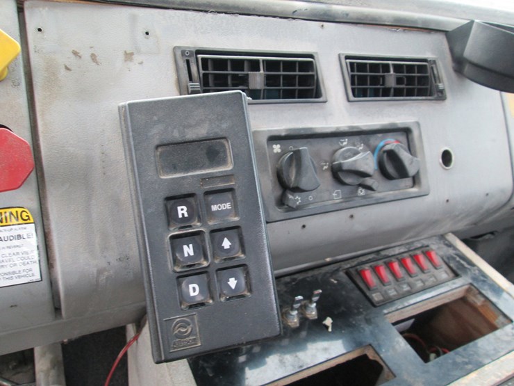 1998-freightliner-fl80-image-35