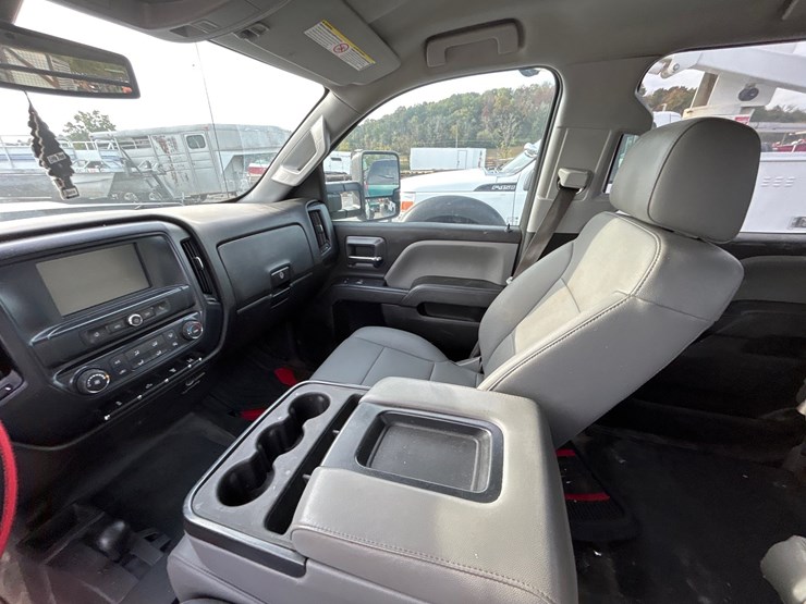 2018-gmc-3500-image-12