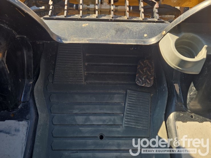 2018-caterpillar-226d-image-49