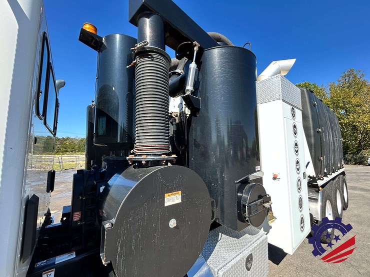 2020-peterbilt-567-image-49